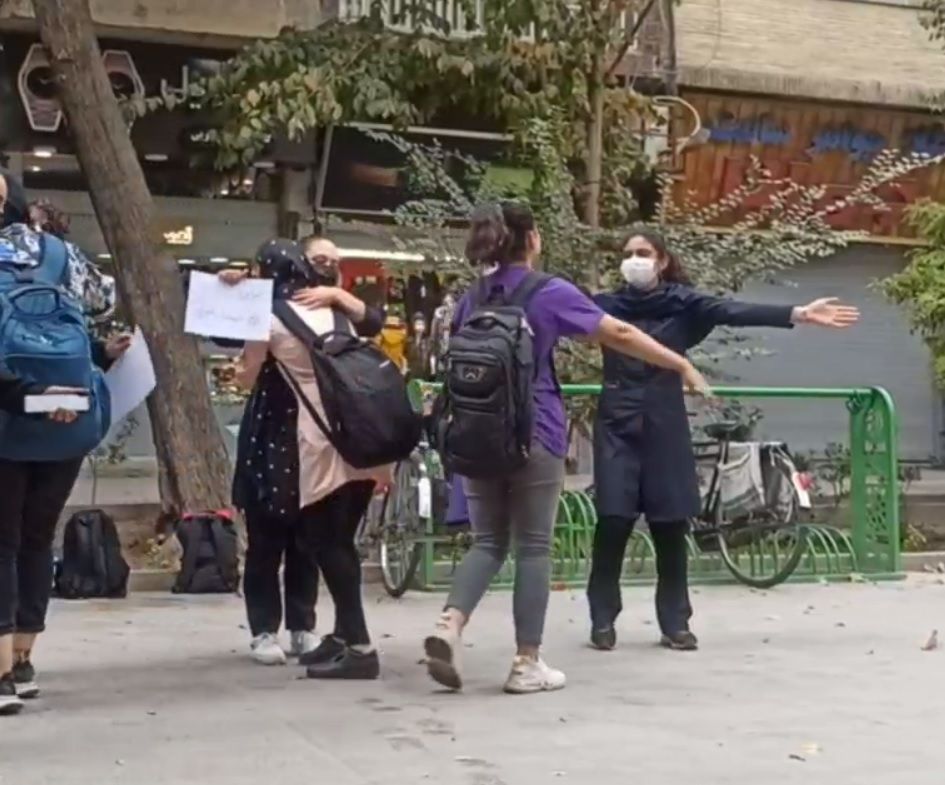 توهین معاون وزارت کشور جمهوری اسلامی به زنان آزادی‌خواه ایران