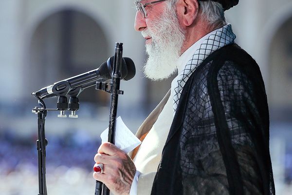 قائد الجيش الإيراني: على الأعداء تغيير نظرتهم تجاه خامنئي