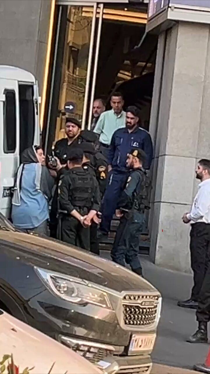 Hijab Standoff: Iranian Mother Fights Daughter’s Arrest in Viral Video