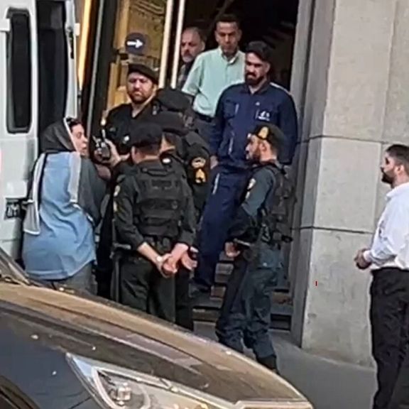 Hijab Standoff: Iranian Mother Fights Daughter’s Arrest in Viral Video