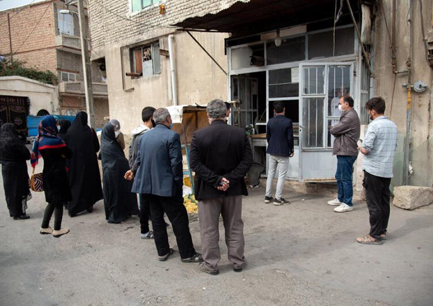 People waiting outside a bakery during a temporary bread shortage in 2021.