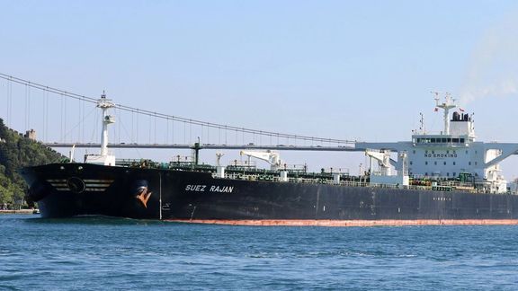 Suezmax tanker Suez Rajan appears to park at anchorage off Galveston as legal status remains unclear. (May 2023)