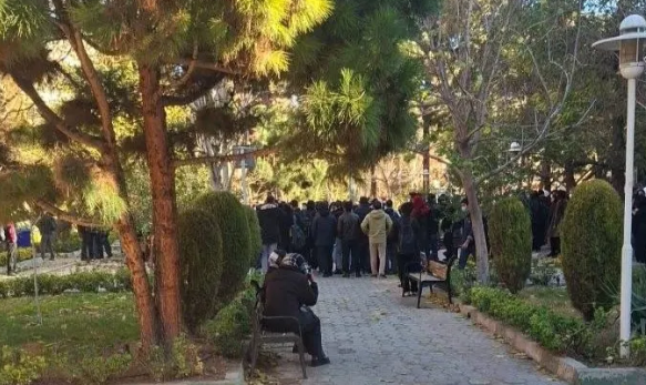 طلاب جامعة فردوسي في "مشهد" الإيرانية: الاحتجاجات حق لنا ولن نكتفي بالمشاهدة