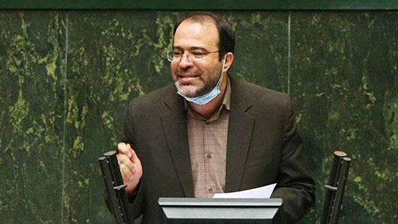 نماینده مجلس:باید تلاش کنیم ضربه حذف ارز ۴۲۰۰ تومانی به زندگی مردم ملایمتر شود