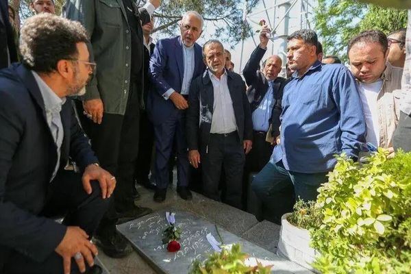 Zarif’s Visit to Graves of Flight PS752 Victims Outrages Families