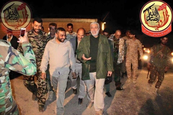 حیدر ابراهیم الغراوی در کنار ابو مهدی المهندس. المهندس همراه قاسم سلیمانی کشته شد