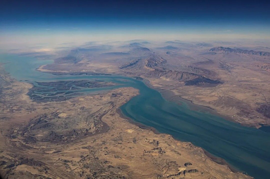 اکسیوس: ترامپ طرح‌هایی را برای تصرف جزیره خارک به‌منظور بازگشایی تنگه هرمز بررسی می‌کند