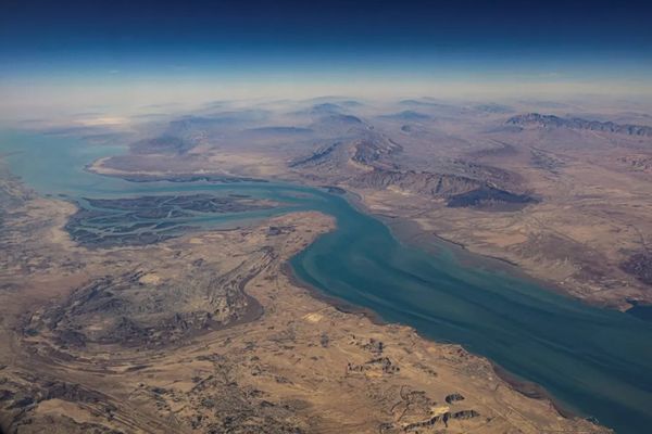 اکسیوس: ترامپ طرحهایی را برای تصرف جزیره خارک بهمنظور بازگشایی تنگه هرمز بررسی میکند