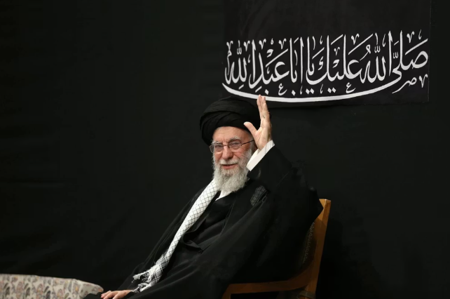 اسرائیل هیوم: خامنه‌ای در پی احیای مشروعیت از دست‌رفته است