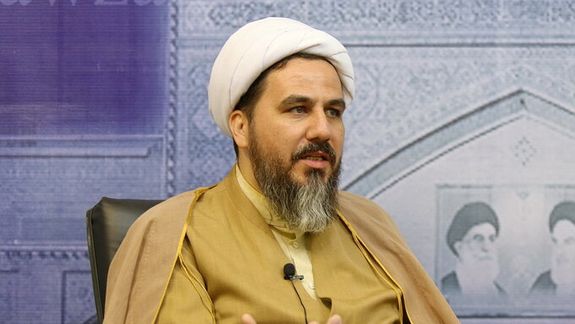 مدرس حوزه علمیه: زن باید در خانه چشم شوهرش را پر کند