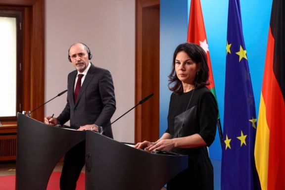 نشست خبری مشترک آنالنا بربوک و ایمن الصفدی، وزیران امور خارجه آلمان و اردن، برلین، ۲۸ فروردین