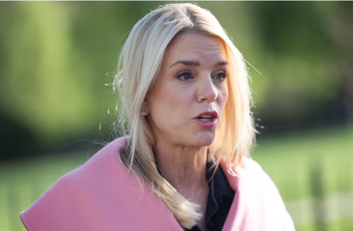 دادستان کل آمریکا می‌گوید روزنامه‌نگاران افشاگر ممکن است برای افشای منابعشان احضار شوند