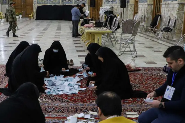 سيطرة "جبهة الصمود" الأصولية على البرلمان الإيراني..وجولة أخرى للحسم