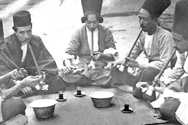 إيران صاحبة الرقم القياسي العالمي في استهلاك الأفيون