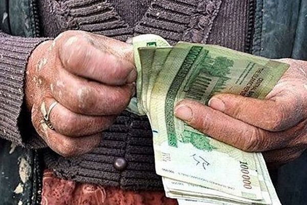 بازنشستگان: دولت میخواهد بودجه را با دست بردن در جیب و سفره مردم تامین کند