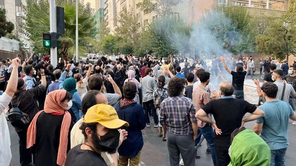 Tehran Protest Youth Group Urges Coalition Of Opposition Abroad