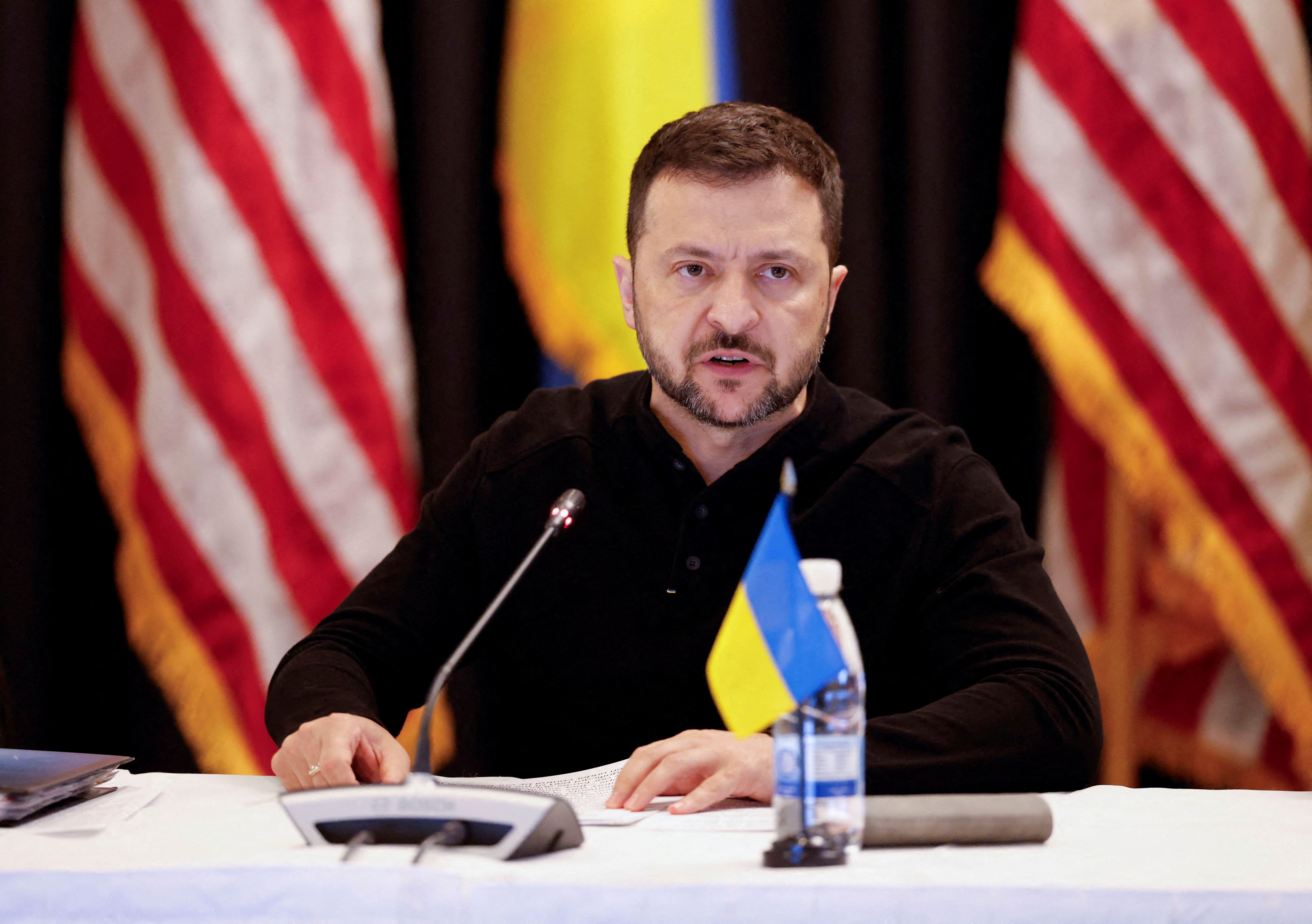 زلنسکی: غرب با استفاه اوکراین از سلاح‌های دوربرد برای حمله به عمق خاک روسیه موافقت کند