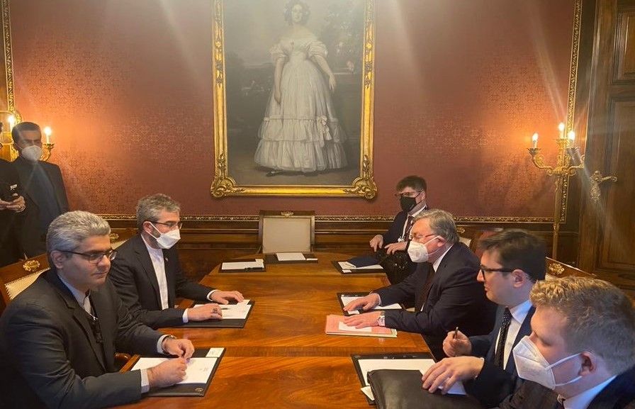 Newspaper Close To Iran’s Leader Defends Russia Against Critics