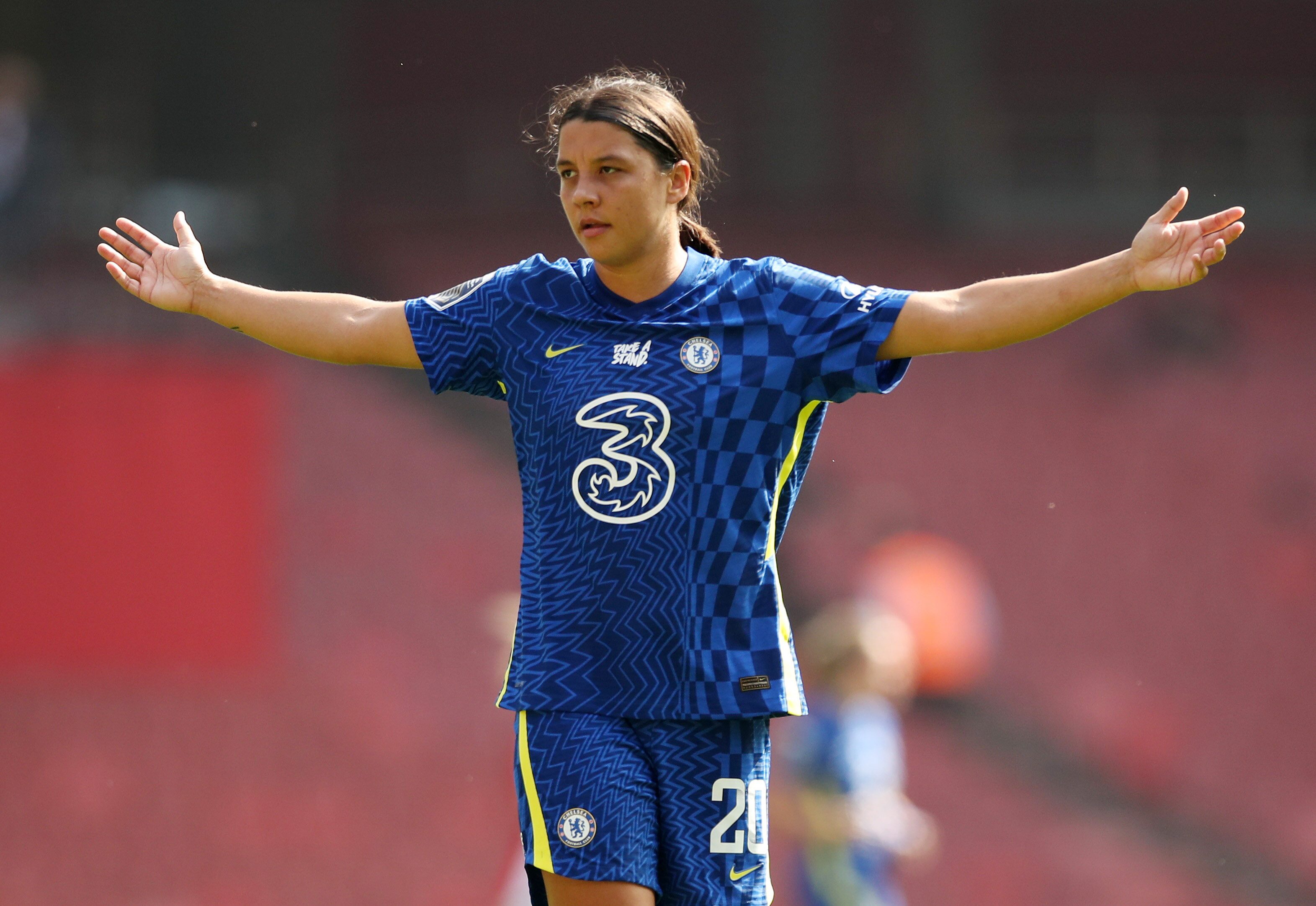 سم کر، ستاره تیم زنان چلسی به اتهام نژادپرستی علیه یک پلیس، دادگاهی شد