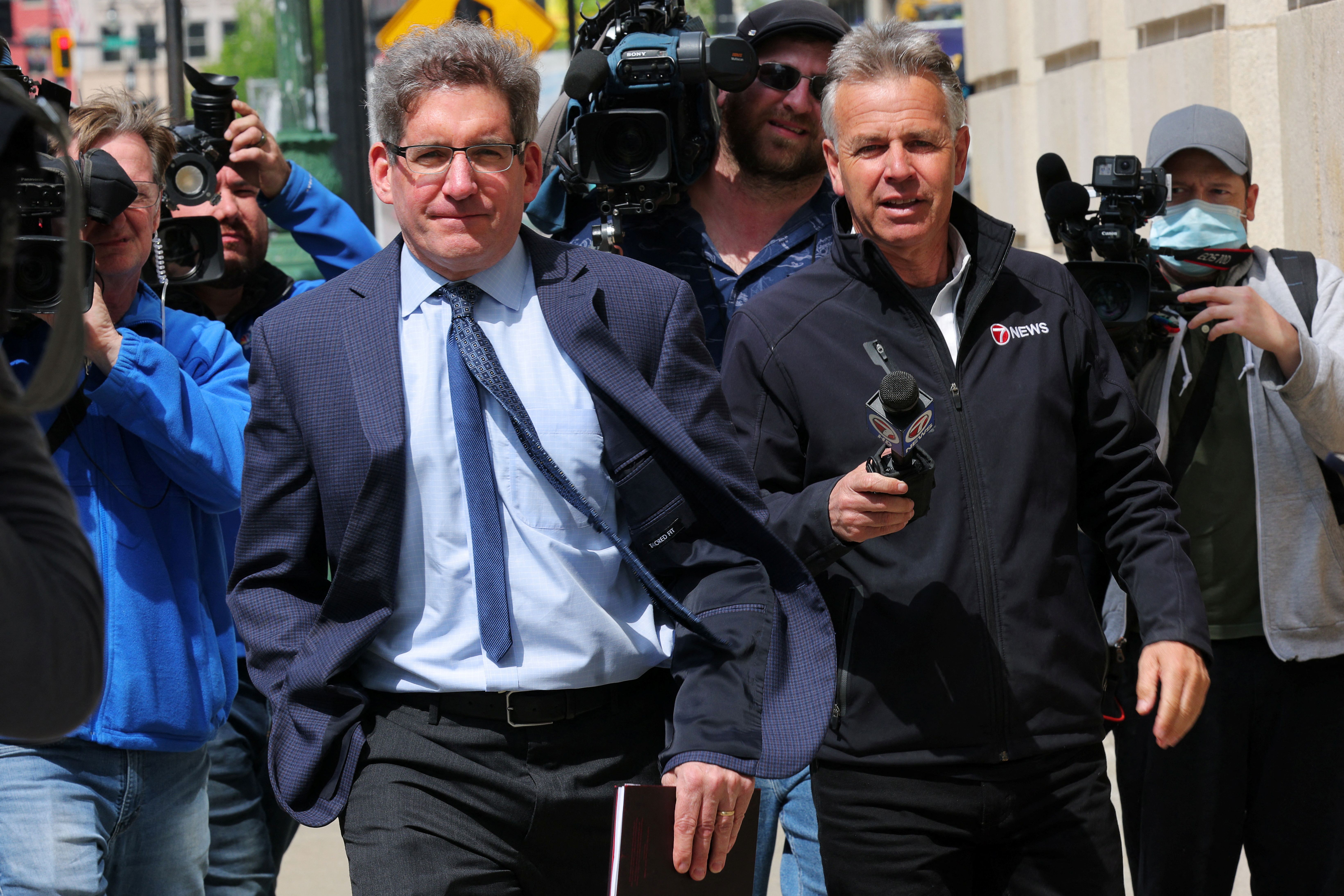 جاشوا اس. لوی، دادستان فدرال ایالات متحده در ماساچوست، اعلام کرد که محمد عابدینی نجف‌آبادی و مهدی محمدصادقی با یکدیگر ارتباط داشتند