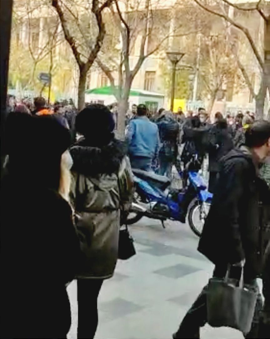 Iranians Protest Poverty, Corruption At Tehran’s Grand Bazaar