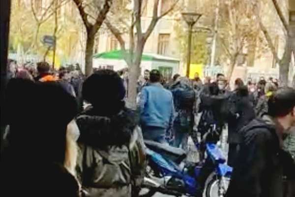Iranians Protest Poverty, Corruption At Tehran’s Grand Bazaar