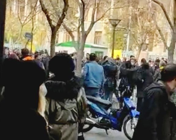 Iranians Protest Poverty, Corruption At Tehran’s Grand Bazaar