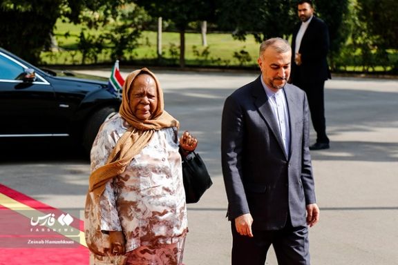Iran's Foreign Minister Hossein Amir-Abdollahian (right) and his South African counterpart Naledi Pandor in Tehran on October 22, 2023