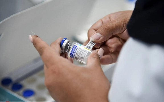 خبرگزاری فارس: دستگاهها و نرمافزارهای واکسن برکت را مهندسان هندی و چینی نصب کردند