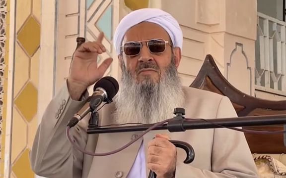 خطيب أهل السُّنّة في إيران ينتقد عنف "شرطة الأخلاق" ضد النساء ويدعو إلى إنهاء المضايقات