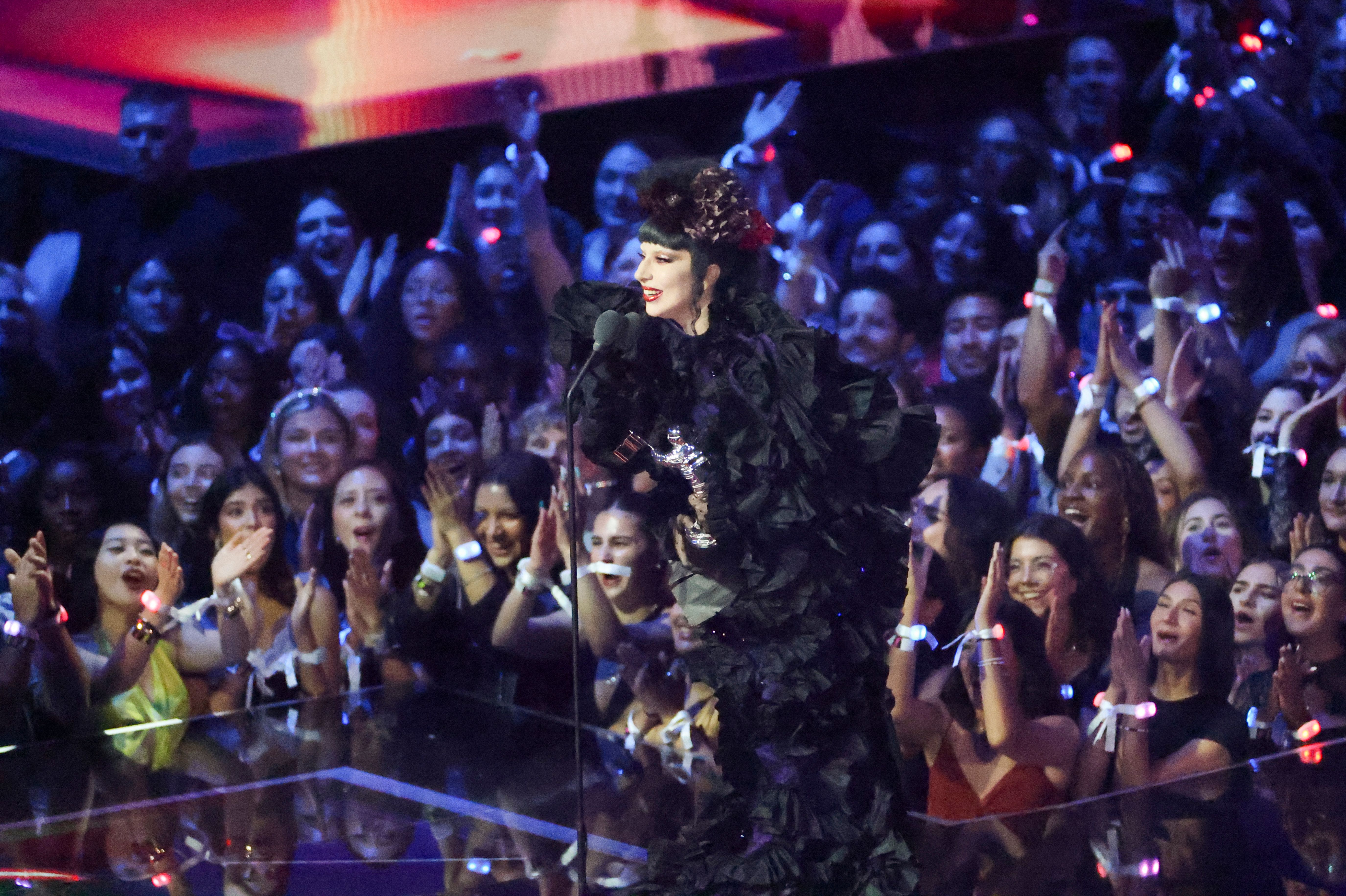 لیدی گاگا به‌عنوان هنرمند سال در جوایز موسیقی ویدیوی ام‌تی‌وی انتخاب شد