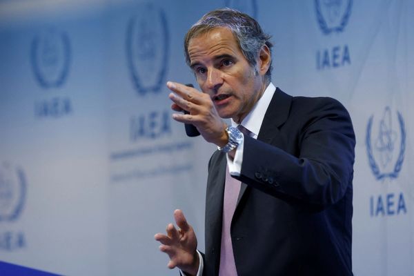 غروسي يحذر: مخزون إيران من اليورانيوم يكفي لبناء 10 قنابل نووية