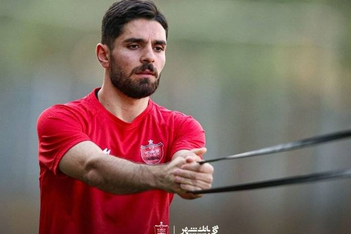با آسیب‌دیدگی در رباط خارجی: احتمال دوری ۴ ماهه محمد عمری از ترکیب پرسپولیس