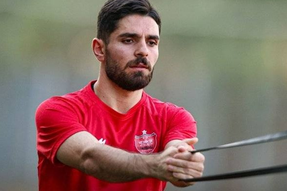 با آسیبدیدگی در رباط خارجی: احتمال دوری ۴ ماهه محمد عمری از ترکیب پرسپولیس
