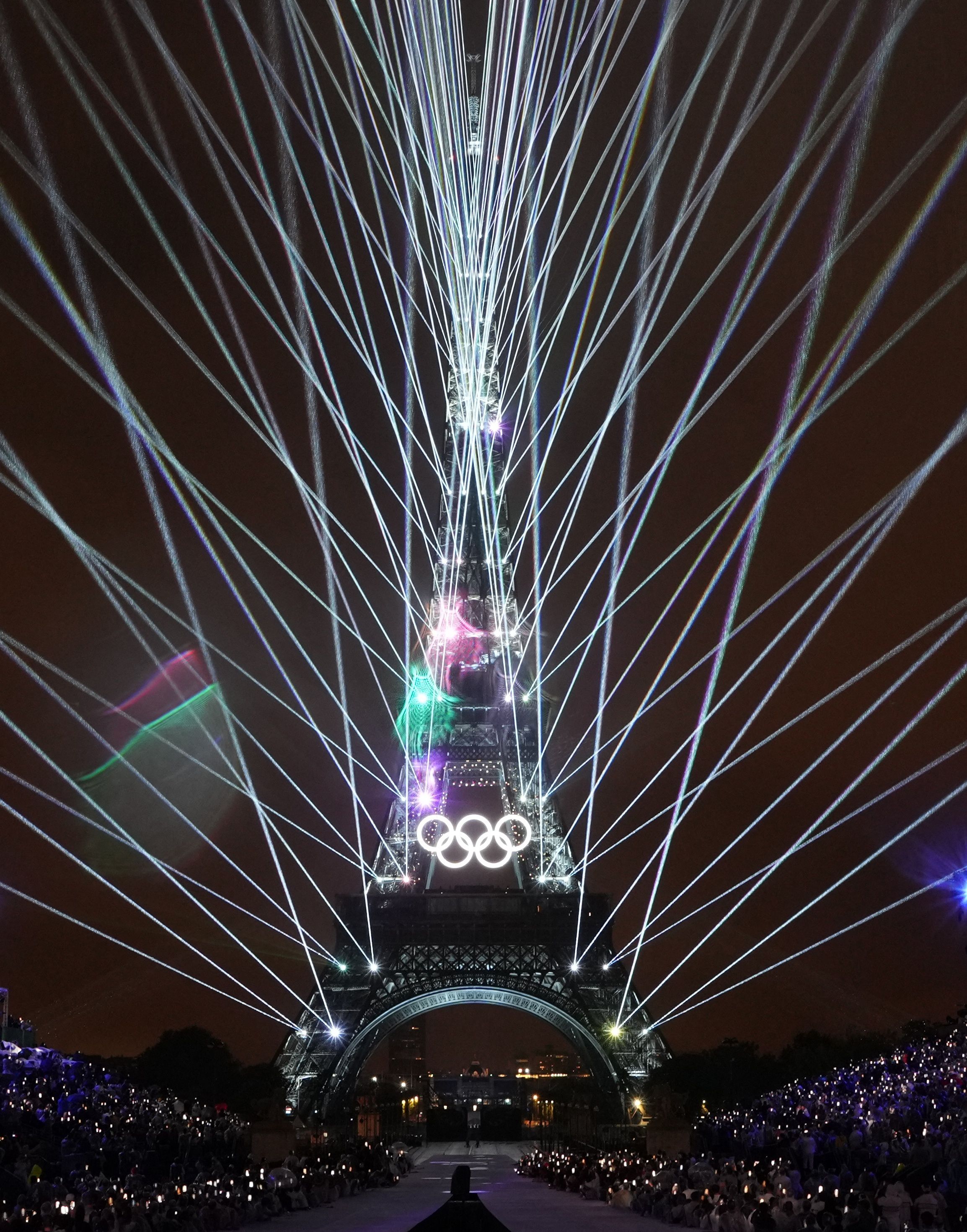 حضور پناهندگان ایرانی در افتتاحیه المپیک پاریس و حجاب اجباری در تیم ایران