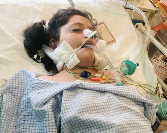 پدر مهسا امینی: من و دایی مهسا را تهدید کردهاند که با صداوسیما مصاحبه کنیم