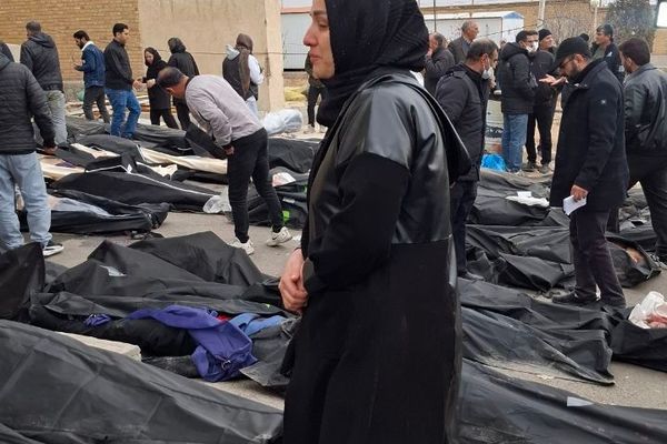 فيديو لـ"إيران إنترناشيونال": استمرار نقل جثث المتظاهرين إلى الطب الشرعي في كهريزك