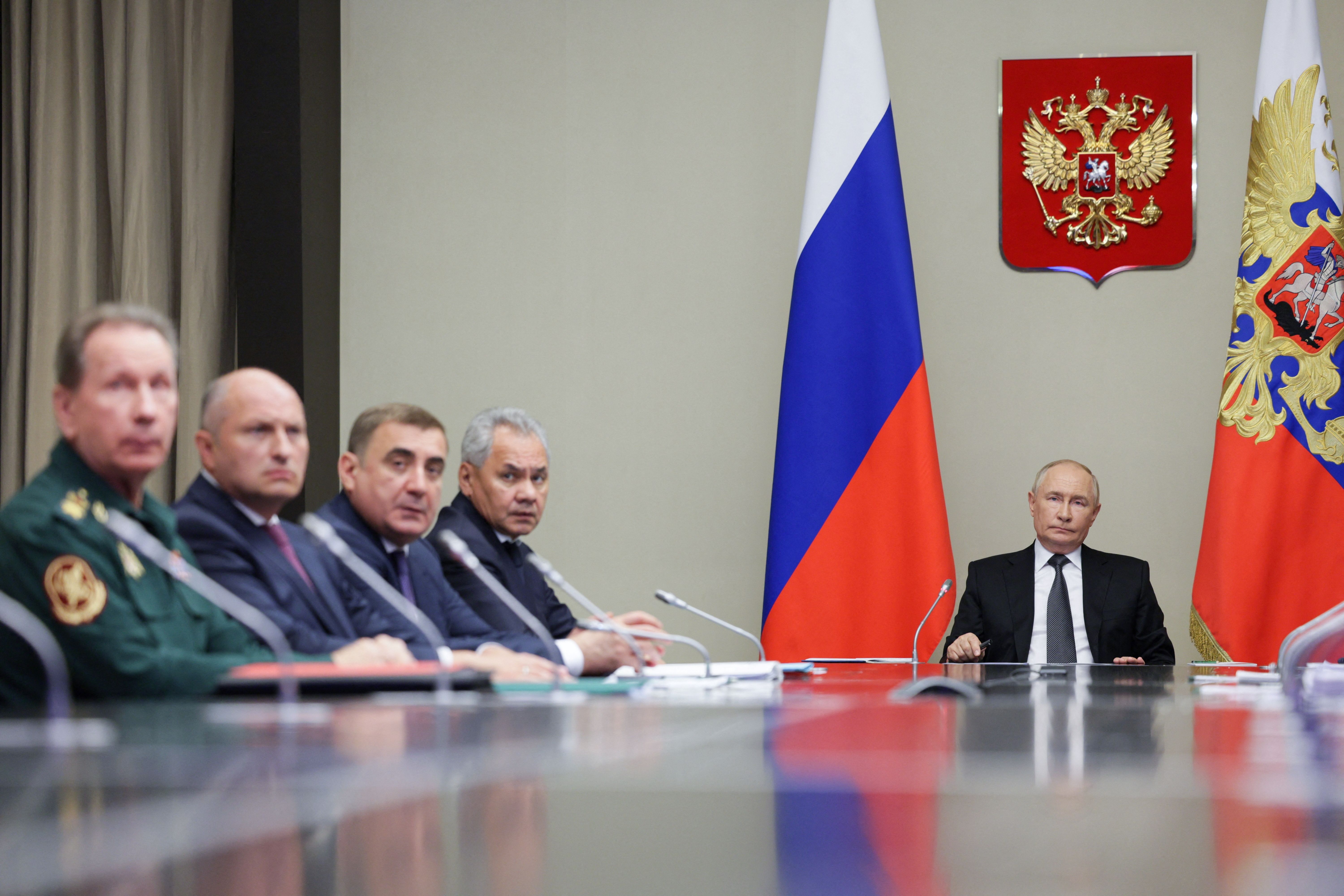 ولادیمیر پوتین، رییس‌جمهوری روسیه در دیدار با مقام‌های نظامی و امنیتی این کشور، مسکو، ۲۲ مرداد