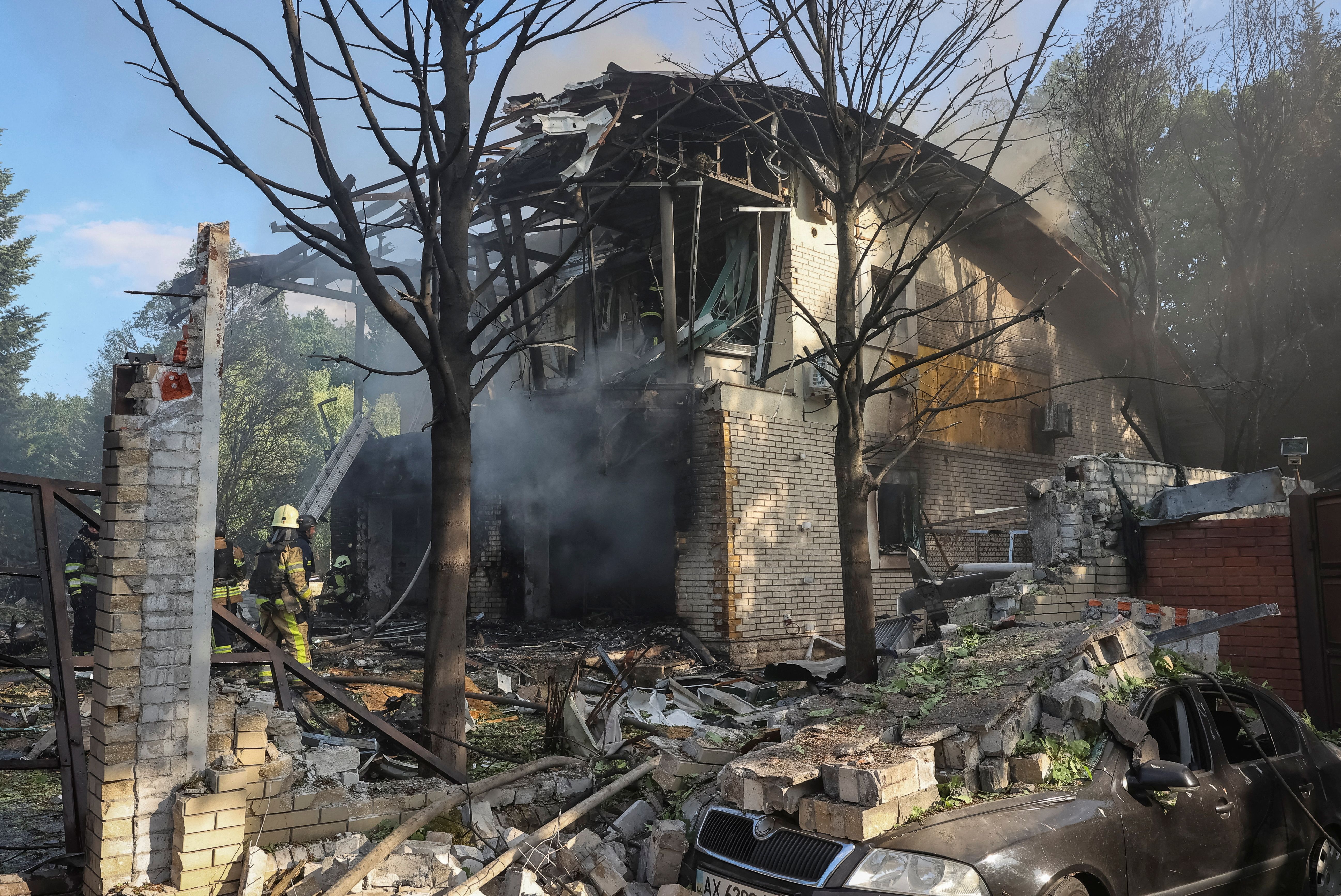 ویرانه‌های به جا مانده از حمله روسیه به شهر خارکیف اوکراین، سوم مرداد