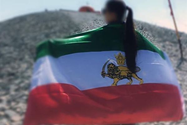 نسل زد، نمادهای ملی را سلاح مبارزه با جمهوری اسلامی کرده است