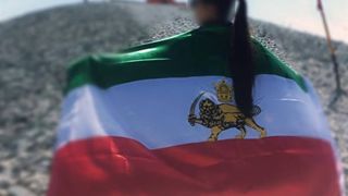 نسل زد، نمادهای ملی را سلاح مبارزه با جمهوری اسلامی کرده است