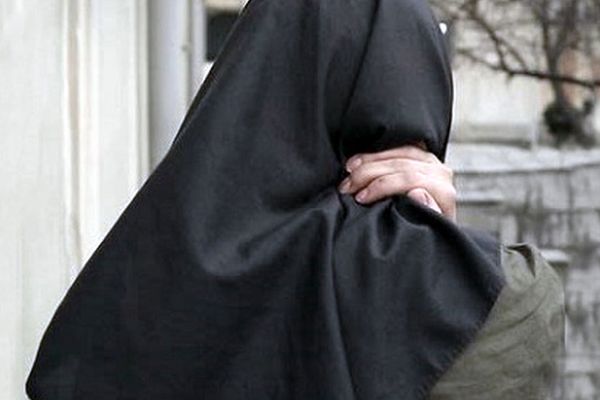 روزنامه شرق: روایت دخترانی که به اجبار قانون و سنت، گواهی تایید دوشیزگی گرفتند