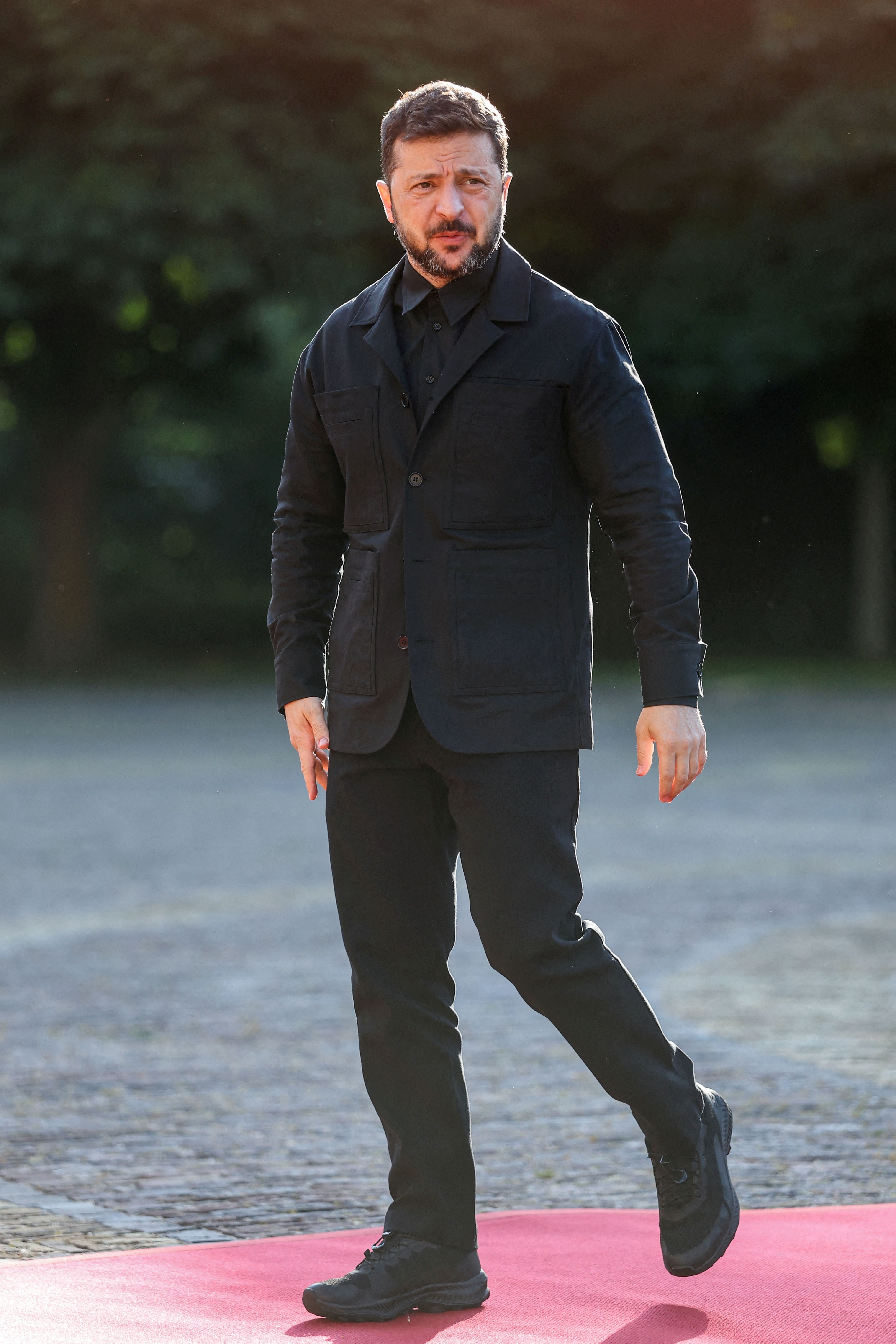 کت‌وشلوار متفاوت زلنسکی در دیدار با ترامپ؛ نمادی از تحول در دیپلماسی اوکراین