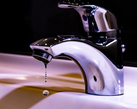 آب و فاضلاب تهران: اوضاع بحرانی شود، آب مشترکان پرمصرف را با مصوبه شورای تامین قطع میکنیم