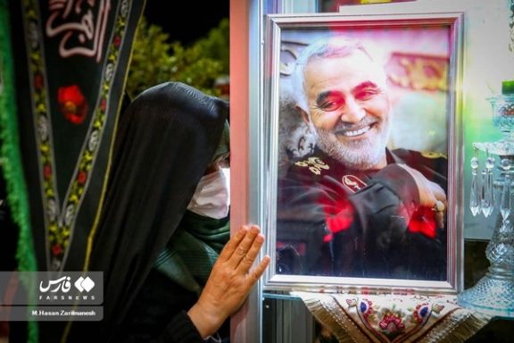 A framed photo of IRGC Quds force commander Qasem Soleimani at Kerman’s Martyrs Cemetery on the eve of his second death anniversary in January, 2022