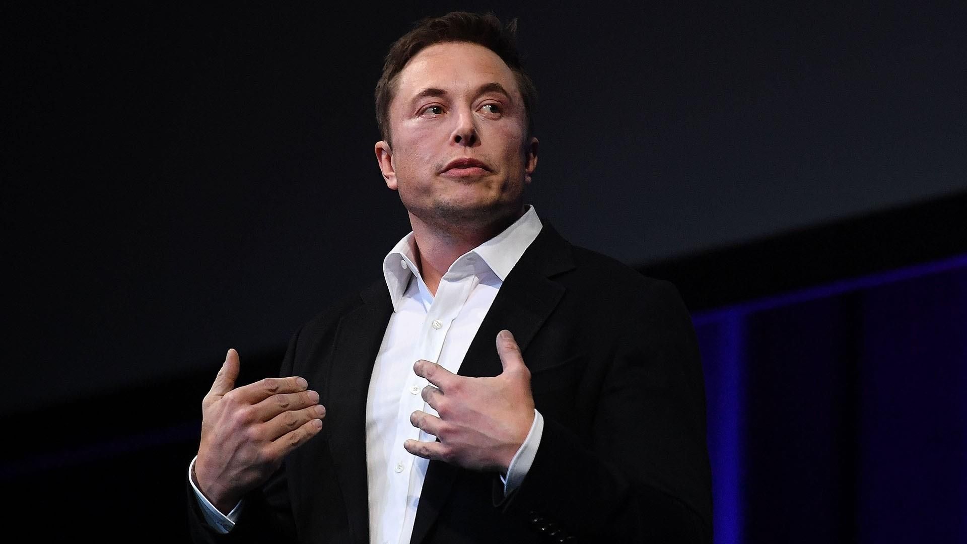 ایلان ماسک پس از نظرسنجی ۹۰۰ هزار سهم خود در شرکت تسلا را فروخت