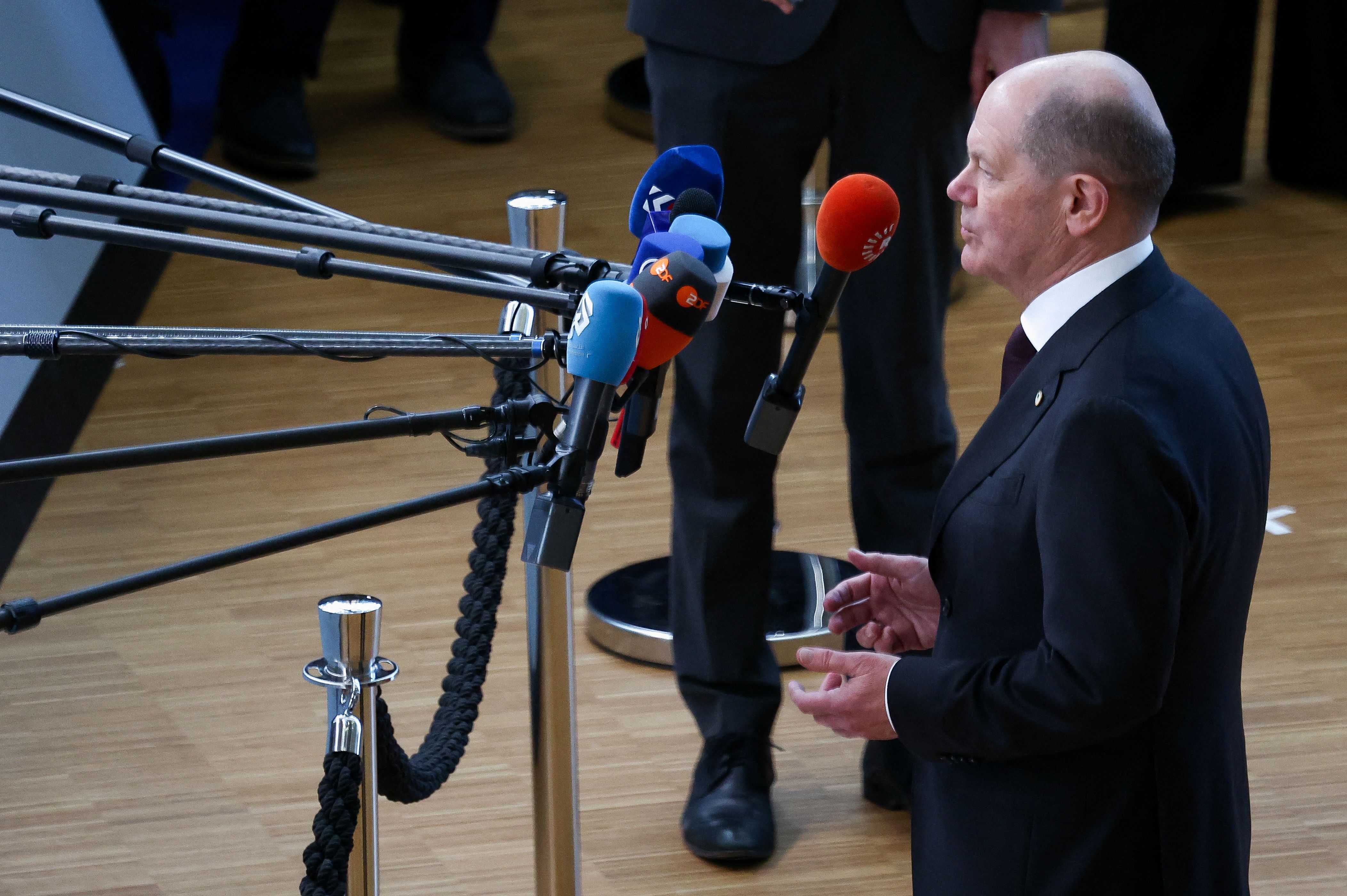 اولاف شولتس، صدراعظم آلمان، در اجلاس غیررسمی رهبران اتحادیه اروپا در بروکسل (۲۹ فروردین‌ماه)