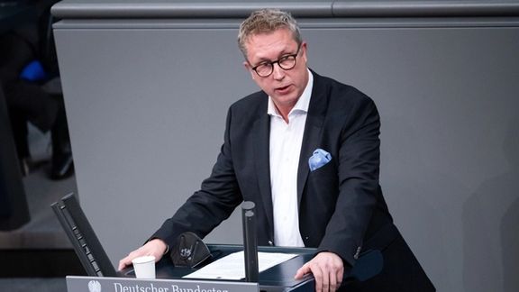 نماینده پارلمان آلمان خواهان حذف تیمهای ایران از بازیهای بینالمللی شد