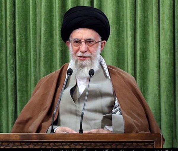 دراسة حول تطعيم كورونا في إيران: تدخّل خامنئي رفع عدد الوفيات 75 ألف شخص