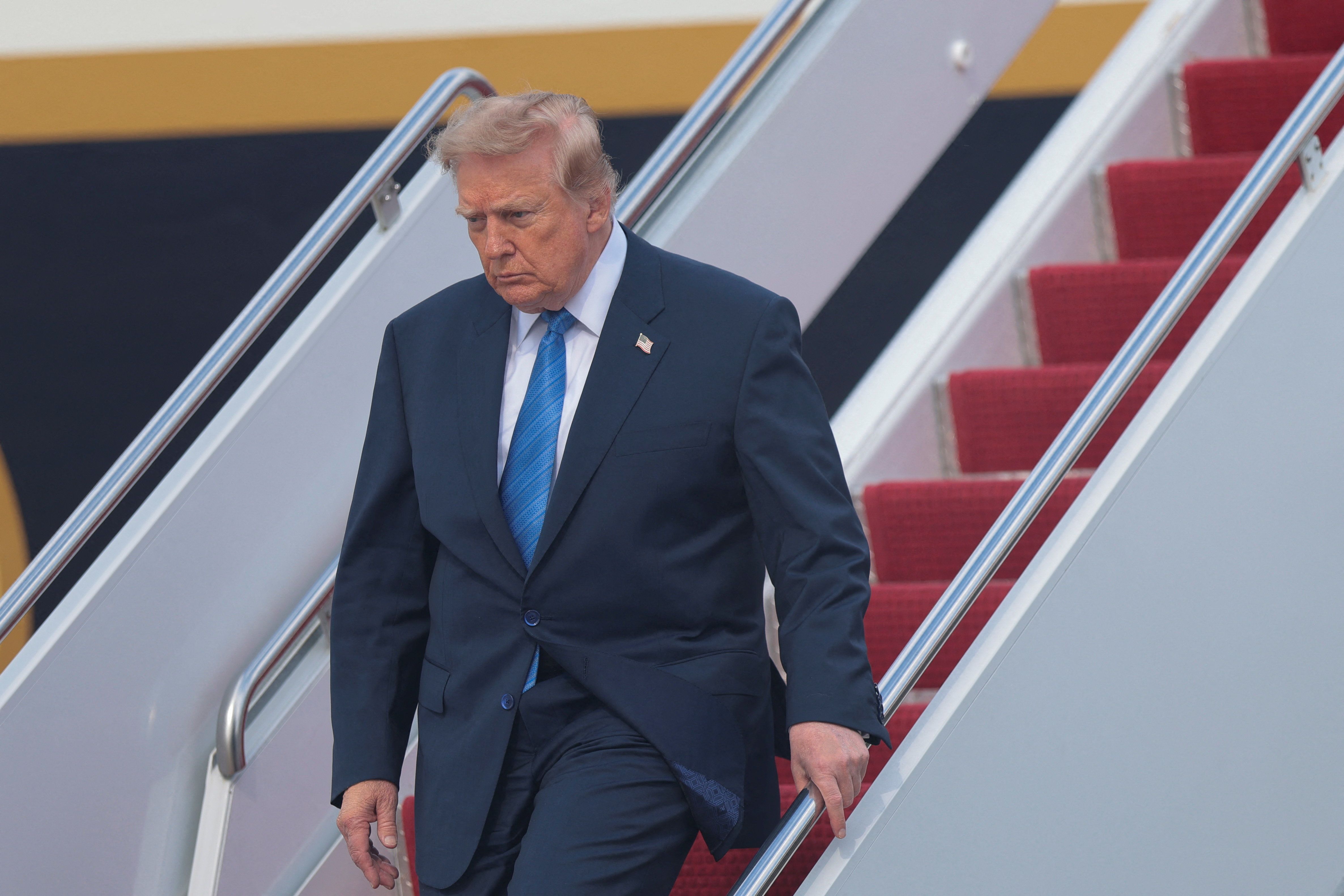 Trump’s call for an Iranian uprising runs into a trust problem